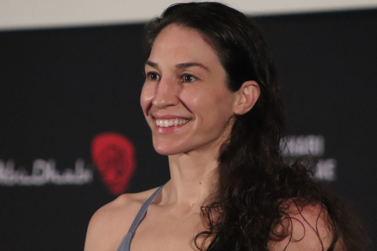 Sara McMann é medalhista olímpica no wrestling e ex-desafiante ao cinturão do UFC