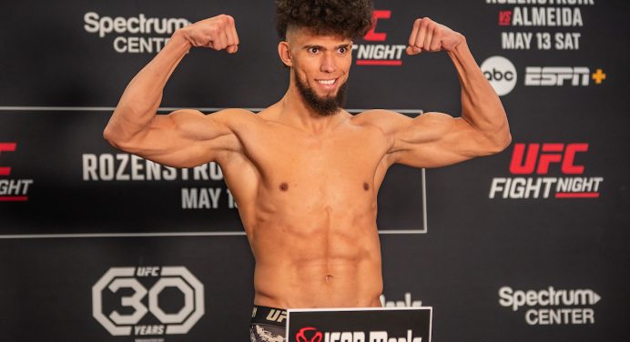 Johnny Walker exalta amadurecimento após má fase no UFC