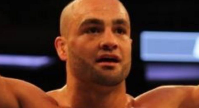 Ex-campeão do UFC desafia Nate Diaz para luta de boxe sem luvas