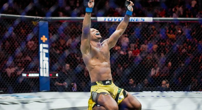 Intocável! Malhadinho passa ileso em lista de ganchos médicos do UFC Charlotte