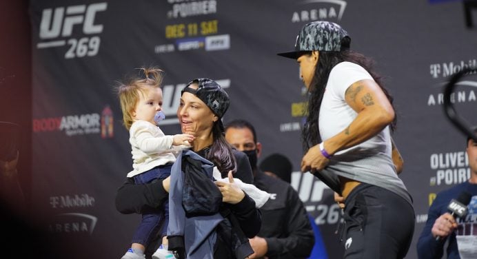 UFC 289: Amanda Nunes detalha gravidez da esposa durante camp para luta