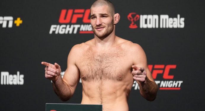 Sean Strickland encara dois ao mesmo tempo em treino antes do UFC Vegas 76