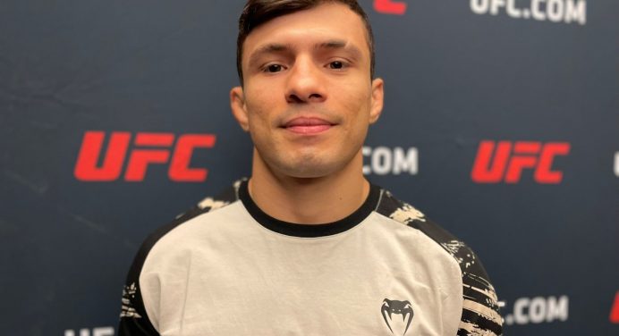 Alessandro Costa credita vitória a treinos com campeã do UFC: “Aprendi muito”