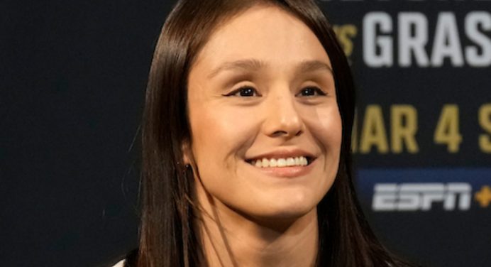 Alexa Grasso comemora liderança de ranking peso-por-peso do UFC