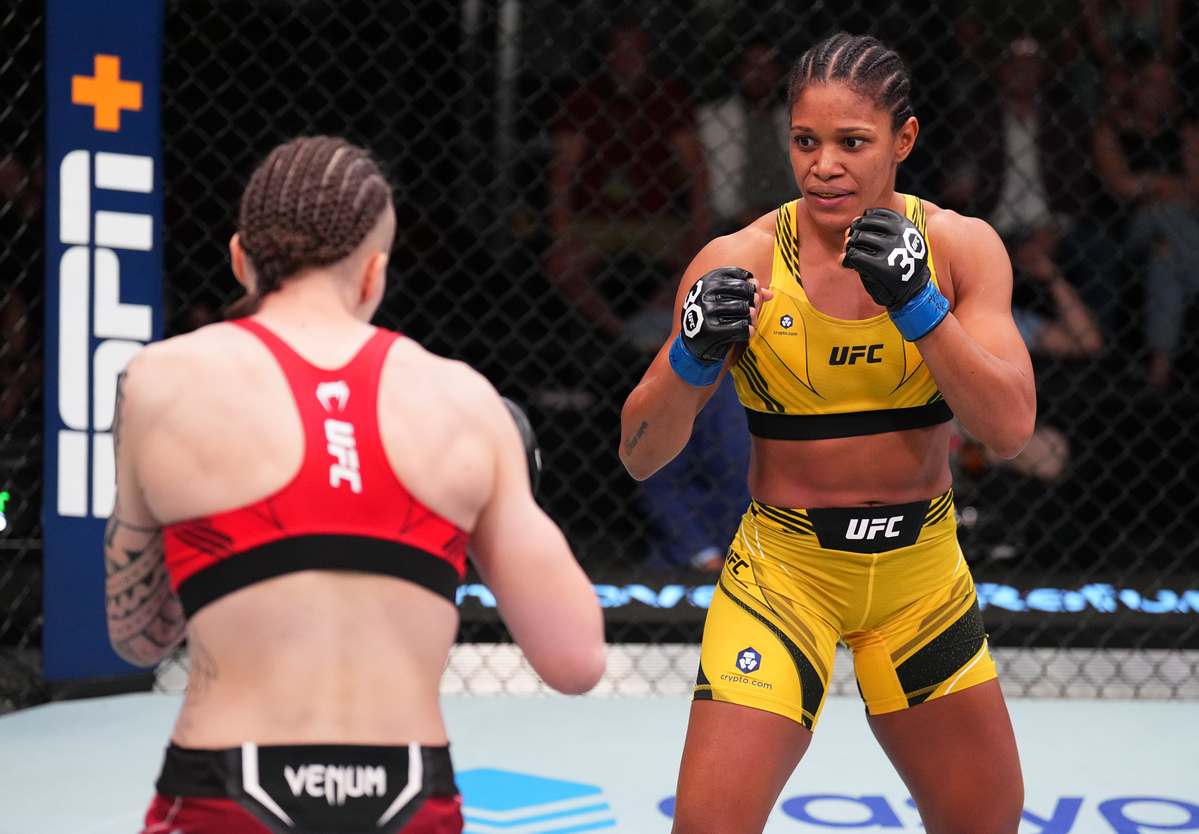Gabriella Fernandes em ação no UFC Vegas 75, contra Tereza Bleda