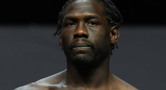 UFC escala Jared Cannonier como reserva de Israel Adesanya vs Sean Strickland, diz site