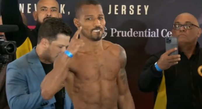 Luta de Robson Conceição termina sem resultado após choque de cabeças