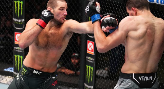 Após treinos com Alex Poatan, Sean Strickland vence e engata sequência positiva no UFC