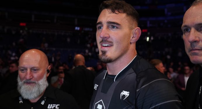 Aspinall ironiza Jon Jones por mirar Ngannou: “Nunca recusei uma luta”