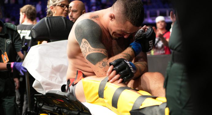 Tom Aspinall recorda pior momento após lesão, mas mostra confiança para volta ao UFC