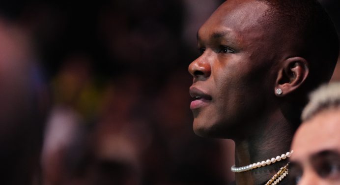 Adesanya revela torcida por Chimaev contra Borrachinha: “Quero sangue novo”