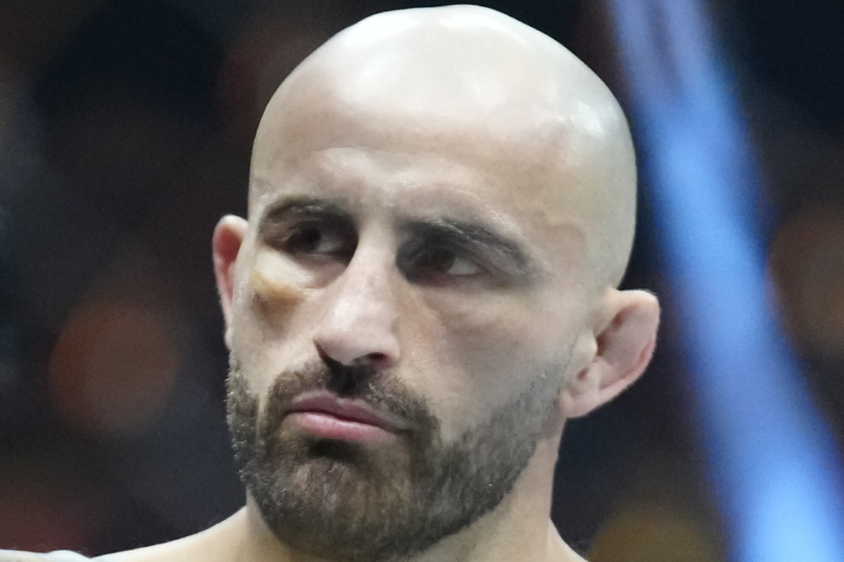 Alexander Volkanovski é campeão do peso-pena do UFC e domina a categoria