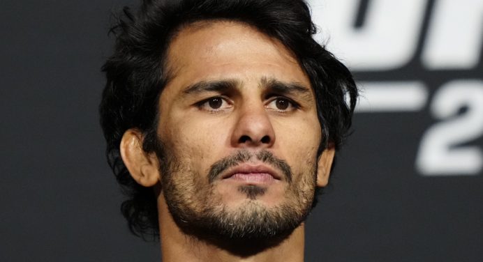 Alexandre Pantoja defende MMA feminino e rebate fala polêmica de Strickland: “Escroto”