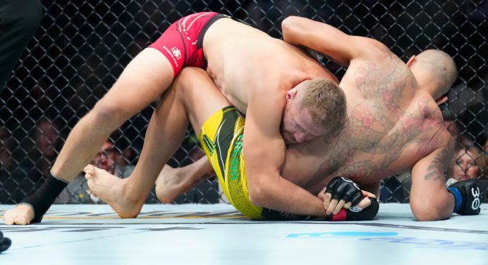 Blachowicz contesta derrota para Alex Poatan no UFC 291: “Me roubaram”