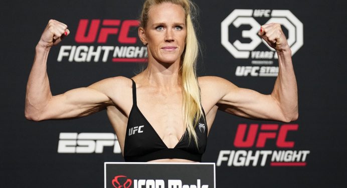 Holly Holm alerta Kayla Harrison sobre luta no UFC 300: “Você precisa bater o peso”