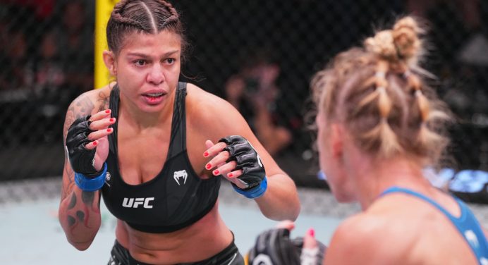 Mayra Sheetara finaliza ex-campeã do UFC e pede para disputar título dos galos