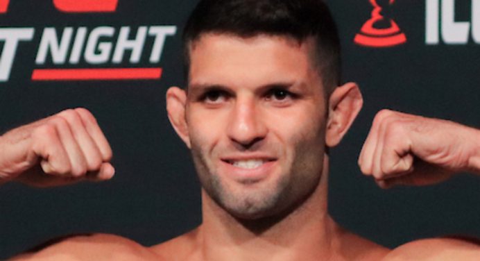 De olho no top-15! Thiago Moisés busca 2ª vitória seguida nos leves do UFC em junho