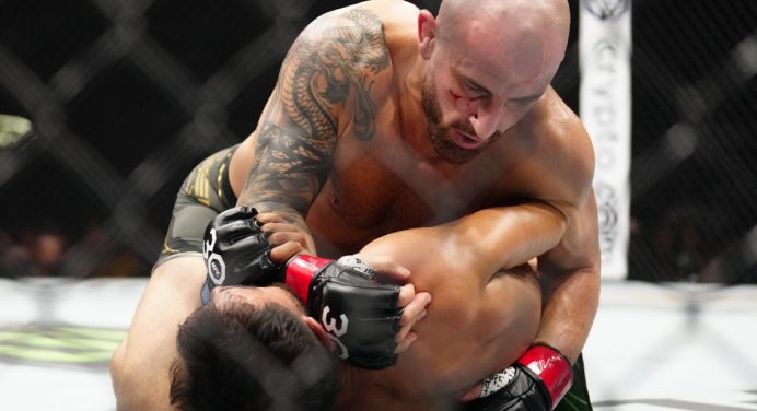 Dominância! Volkanovski vence Yair Rodriguez na luta principal UFC 290