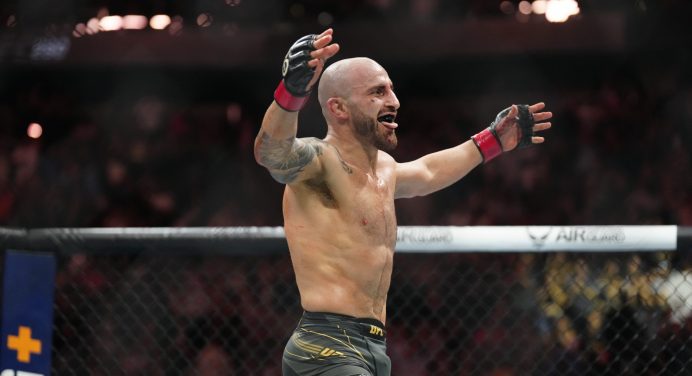 Volkanovski mira revanche contra Makhachev após unificar títulos dos penas no UFC 290