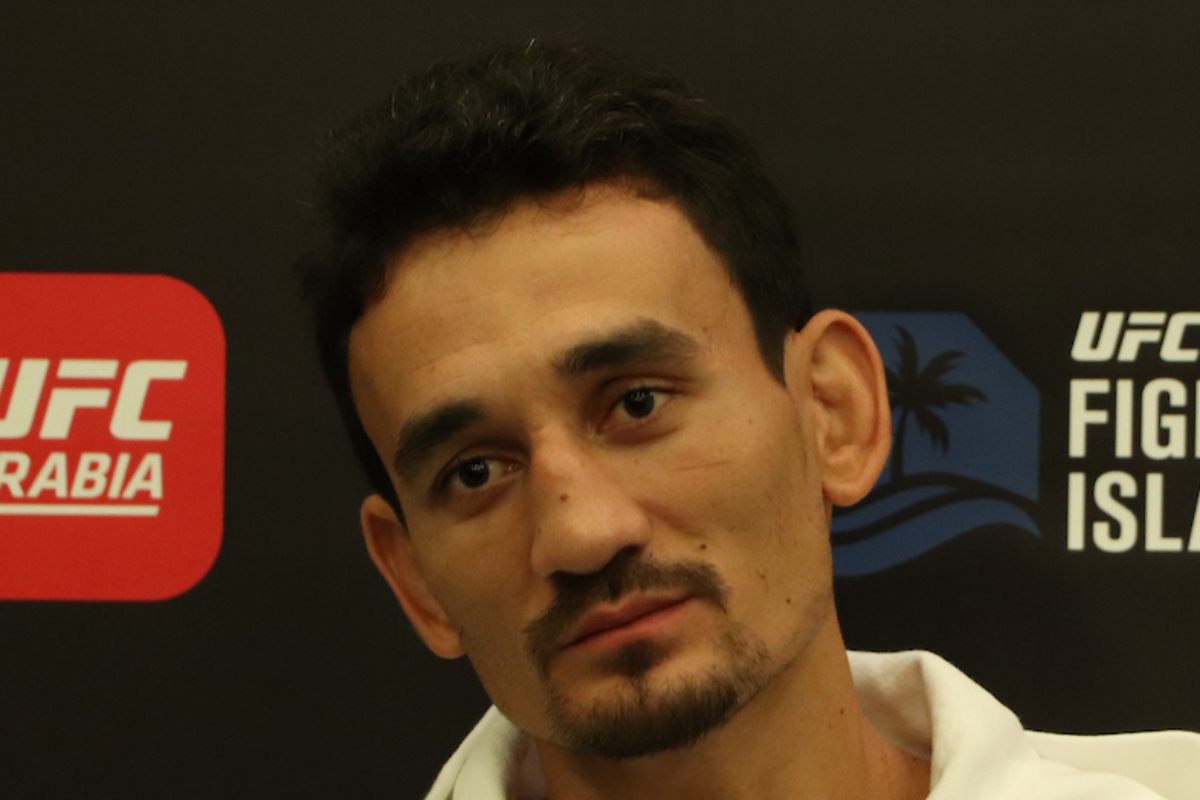 Max Holloway é ex-campeão peso-pena do UFC.