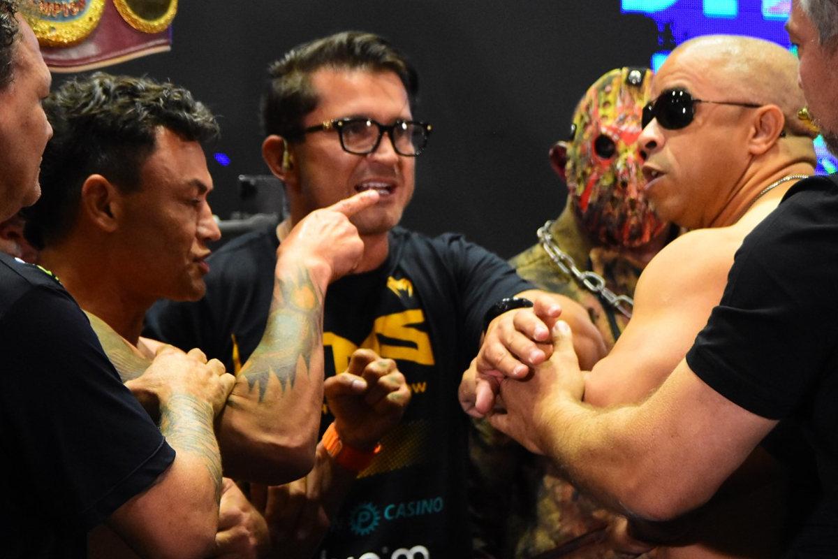Popó e Junior Dublê trocam provocações logo após a pesagem oficial do Fight Music Show