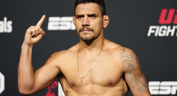 Rafael dos Anjos provoca Conor McGregor após lesão e retirada do UFC 303