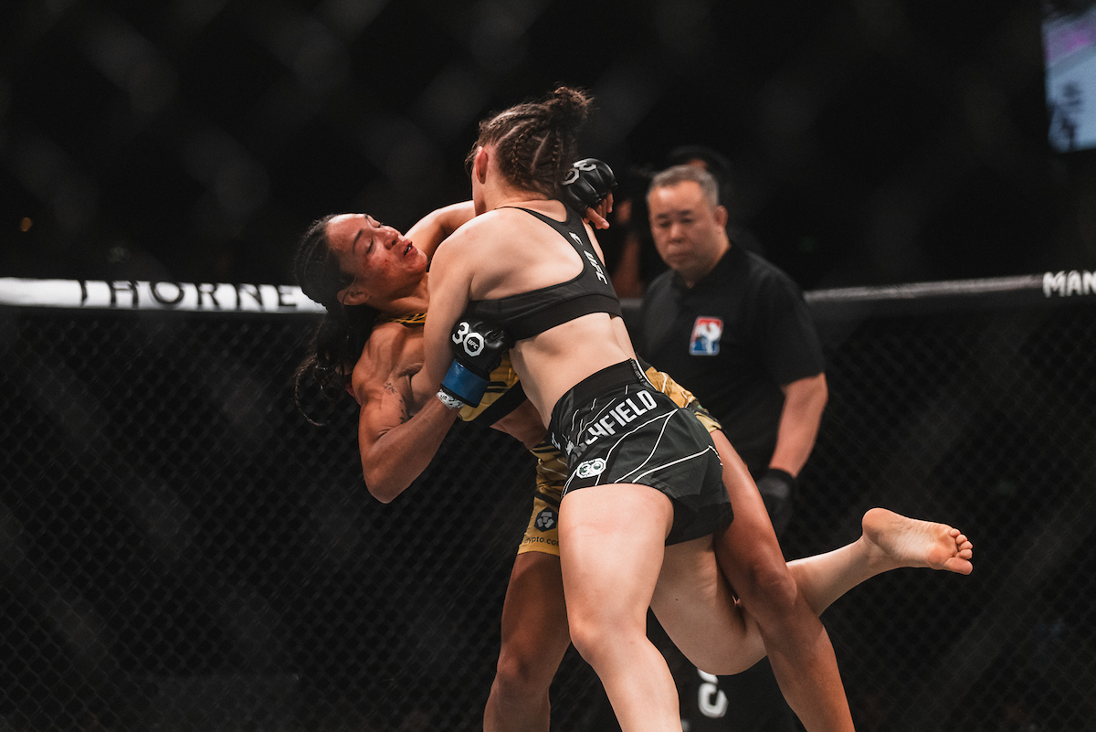 Taila Santos foi derrotada por Erin Blanchfield no UFC Singapura.