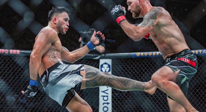 Algoz de Weidman discorda de Dana sobre aposentadoria do ex-campeão: “Não está acabado”