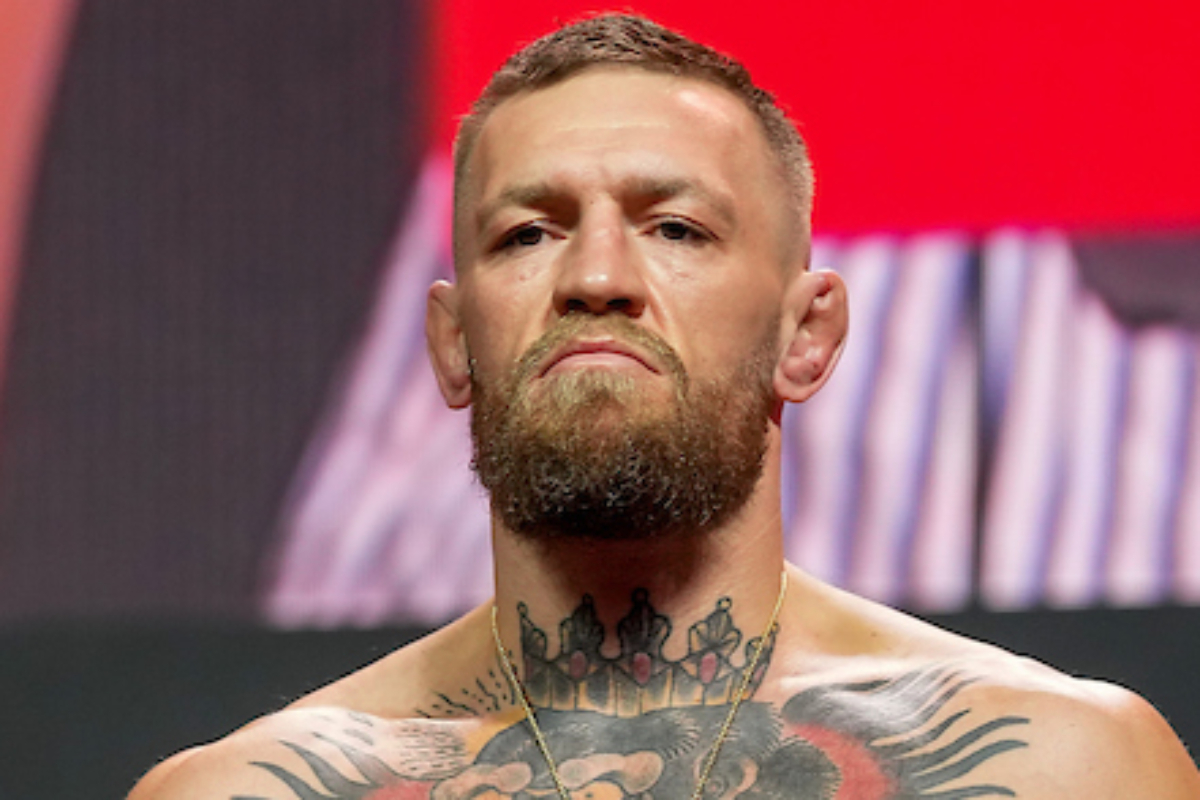 Conor McGregor é ex-campeão do peso-pena e do peso-leve do UFC