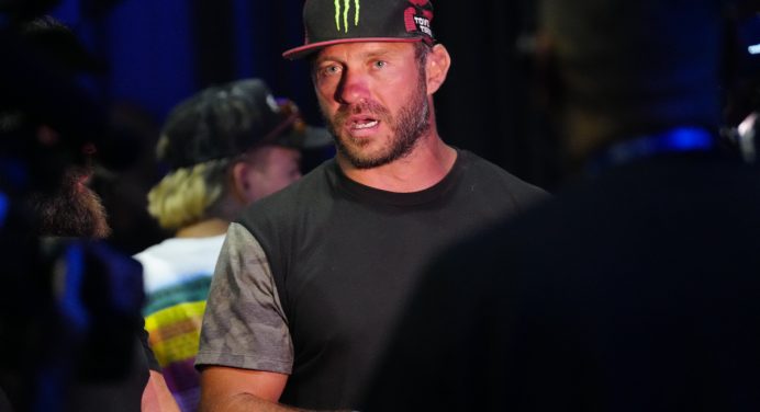 Mais 2 lutas! Donald Cerrone anuncia retorno ao programa antidoping do UFC