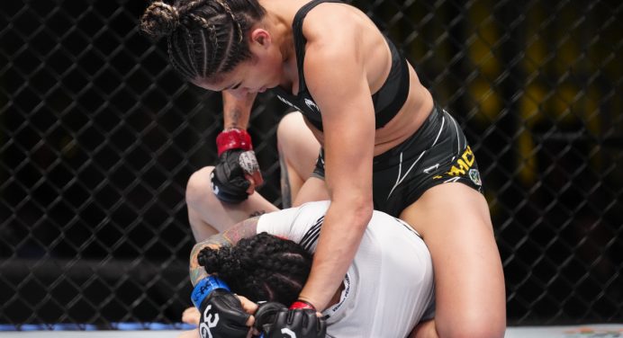 Monólogo! Jaqueline Amorim domina rival mexicana e vence no UFC Vegas 78
