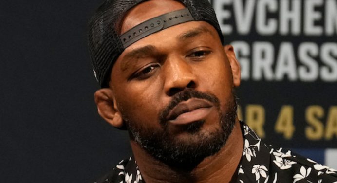 Jon Jones é acusado de ameaçar funcionária de agência antidoping; campeão do UFC nega