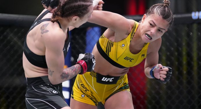 Judoca, Luana Santos brilha na trocação e vence americana por nocaute em estreia no UFC