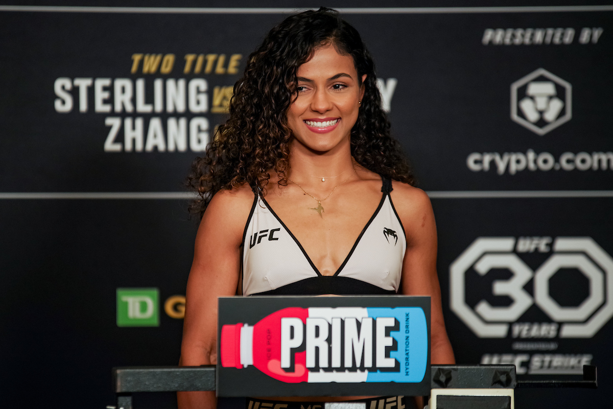 Natália Silva venceu a balança na pesagem do UFC 292