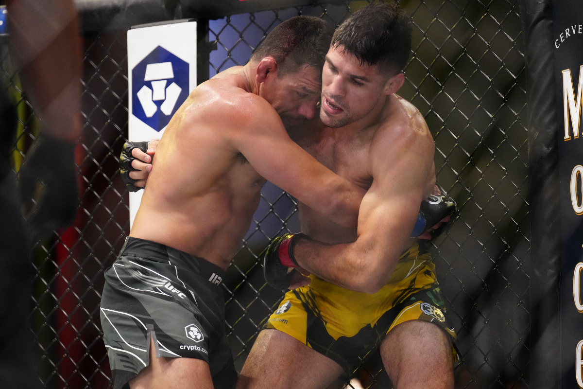 Os brasileiros travaram um duelo equilibrado de 25 minutos na luta principal do UFC Vegas 78