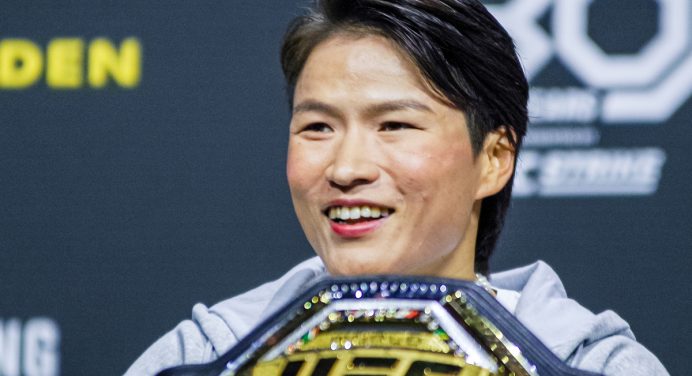 Zhang Weili embolsa R$ 2,5 milhões e lidera lista de salários do UFC 292