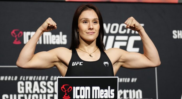 Noche UFC: Alexa Grasso tem missão de manter único cinturão do México em card comemorativo