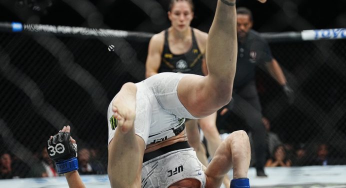 Empate! Alexa Grasso mantém título em noite de homenagem ao México no UFC