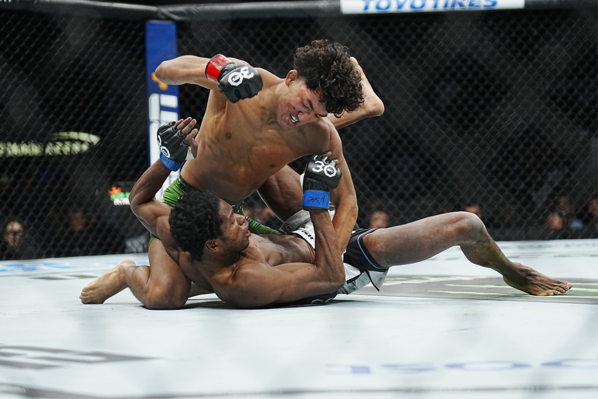 Raul Rosas Jr venceu Terrence Mitchell no Noche UFC.