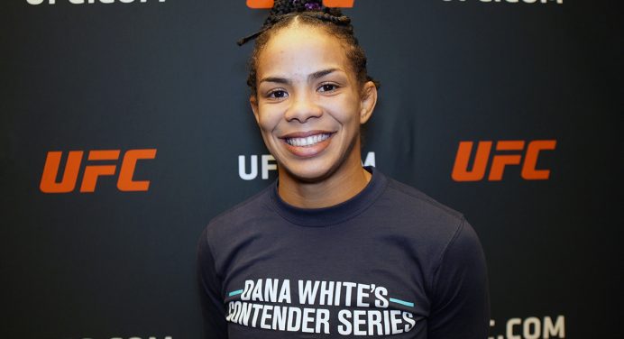 Recém-contratada pelo UFC, Dione Barbosa exalta parceria com Cris Cyborg