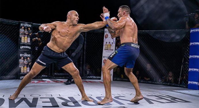 Cigano vence Werdum e se credencia para disputar cinturão do MMA sem luvas