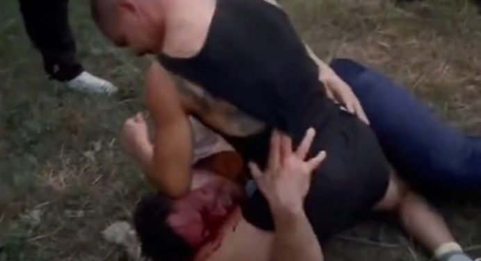 Lutador de MMA aplica surra em fisiculturista em briga; veja