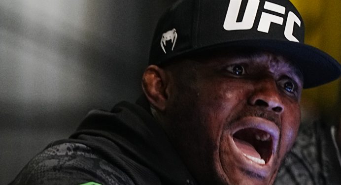 Kamaru Usman admite falta de confiança e lamenta luta de 3 rounds contra Chimaev