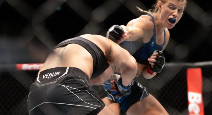 Fiorot domina Namajunas e se aproxima de disputar cinturão dos moscas do UFC