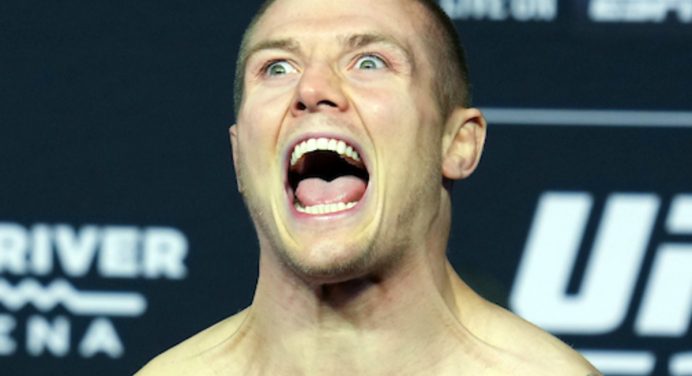 Vettori detona Adesanya após derrota para Strickland no UFC: “O tempo dele passou”