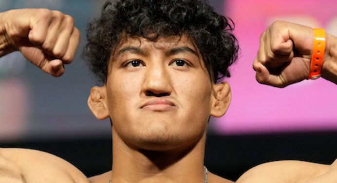 De olho no top-15 dos galos, Raul Rosas Jr. pede luta contra adversário ranqueado no UFC