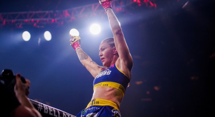 PFL: Cris Cyborg supera Larissa Pacheco e conquista título inédito; Problema é nocauteado por Ngannou