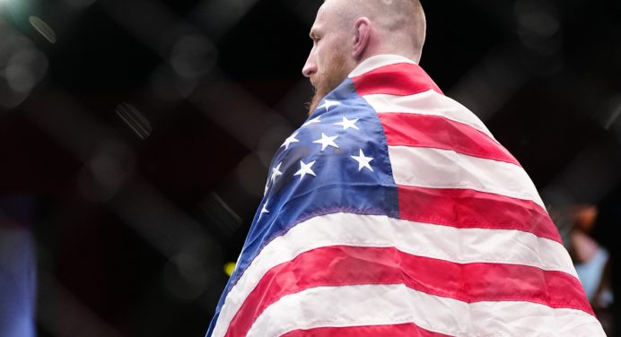 Dana White anuncia fim da política de veto às bandeiras no UFC