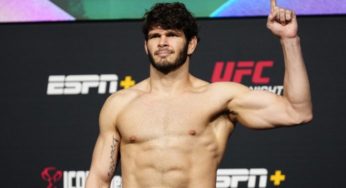 Dana White explica cancelamento de luta de Philipe Lins: “Ele não se sentiu bem”