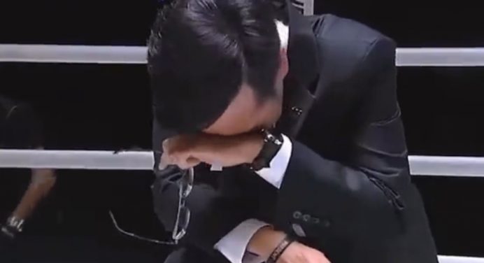 Surpresa! Tradutor do ONE se emociona ao receber mesmo bônus dos lutadores